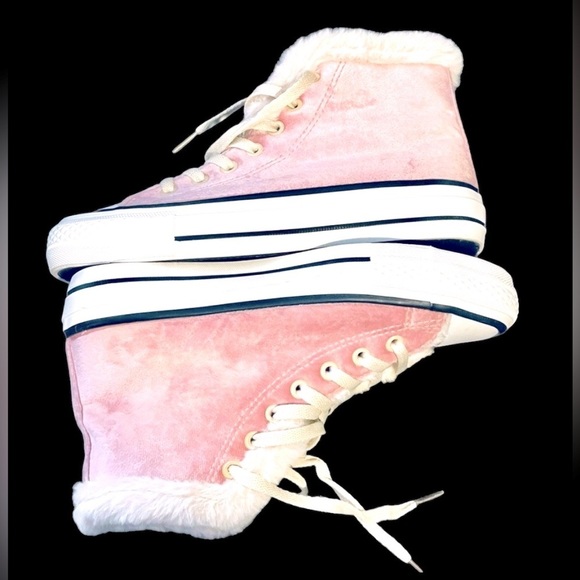 šwomenās Oxdans pink fur lined sneakers. - Picture 4 of 9